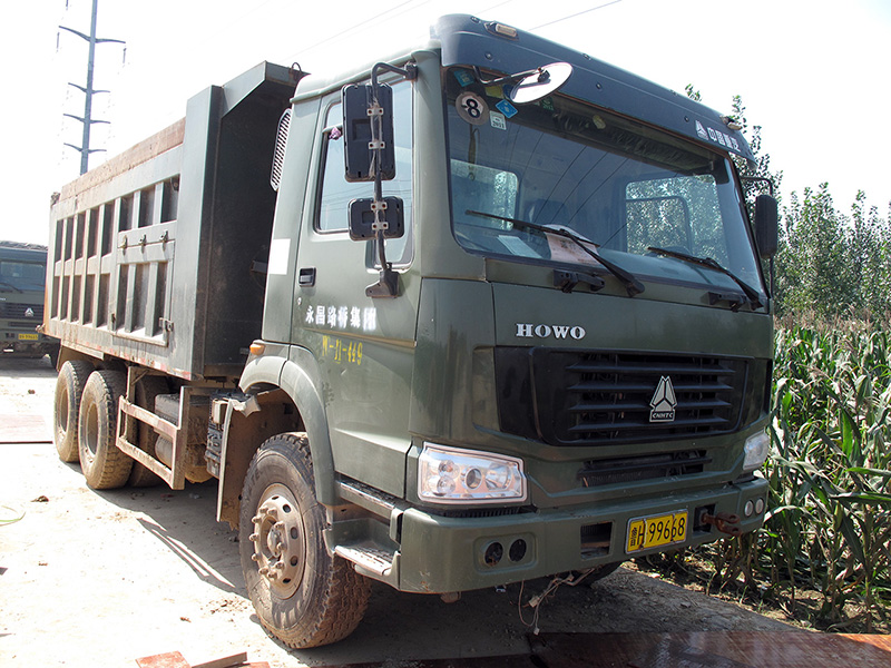運輸設備：豪沃自卸車